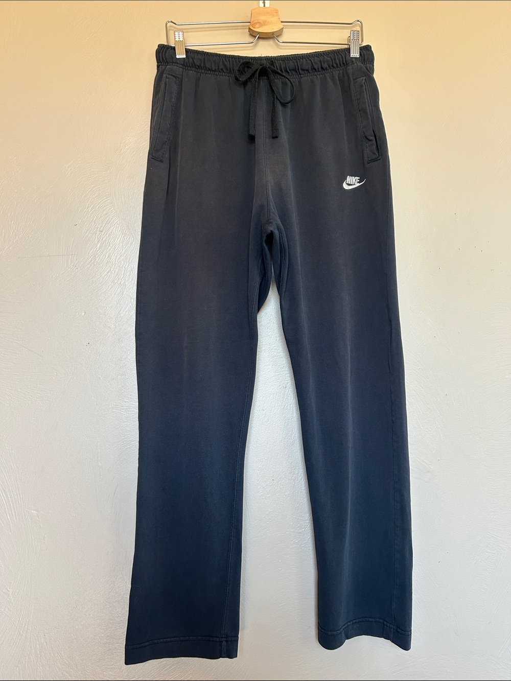 Nike Men’s Black Fleece Sweatpants with White Swoosh. Size Large. Drawstring.